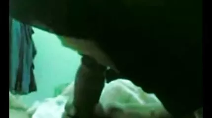 ผู้หญิง busty วีดีโอ หี กับ dildo masturbates เยี่ยมมาก