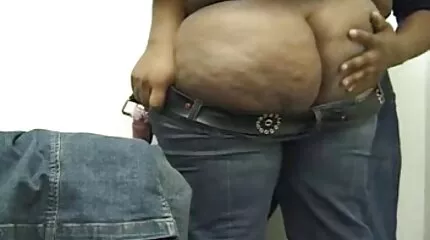 เจ้าหญิงหยิกรู้สึกถึงเครื่องสั่นในหีของเธอ วีดีโอ โชว์ หี