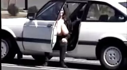 แม่ไก่ตัณหาติดดิลโด้ขนาดใหญ่ในตูด วีดีโอ โป้ ดารา