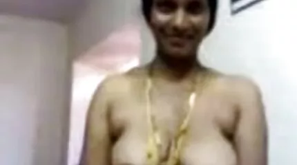 ผู้หญิง mulatto วีดีโอ โป๊ะ ที่หรูหราถูกแทรกเข้าไปในตูดโดยกระเจี๊ยวขนาดใหญ่
