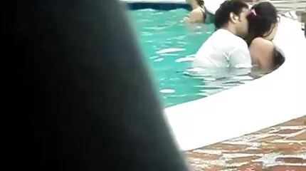 ผู้ชายที่มีกระเจี๊ยวแข็งของเขาเข้าไปในตูดของสาวผมบลอนด์ วีดีโอ หัน ง โป้