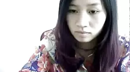 ผู้หญิงถอดเครื่องรัดตัวและ ดู วีดีโอ โป่ fucks ผู้ชายที่มีหัวนม
